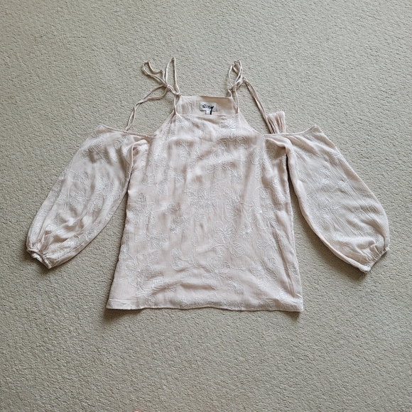 FREE THE ROSES Embroidered Floral Cutout Cold Shoulder Long Sleeve Tassel Top - Picture 3 of 12